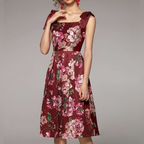 KaiMilan Dresses & Skirts - KaiMilan Satin Floral Midi Dress – Size 10 – NWT 🌸